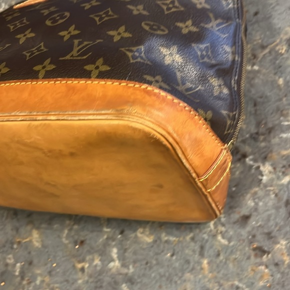 Louis Vuitton Alma with cross body d ring options - Picture 7 of 15